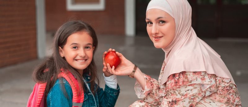 دليل شامل لأفضل سلاسل الحضانات في دبي: رسوم التسجيل والتواصل