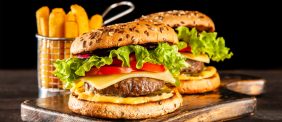 البرجر المثالي: أفضل مطاعم برجر في أبوظبي تقدمه لك
