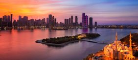 الشارقة في المساء: أماكن مشاهدة غروب الشمس الساحرة