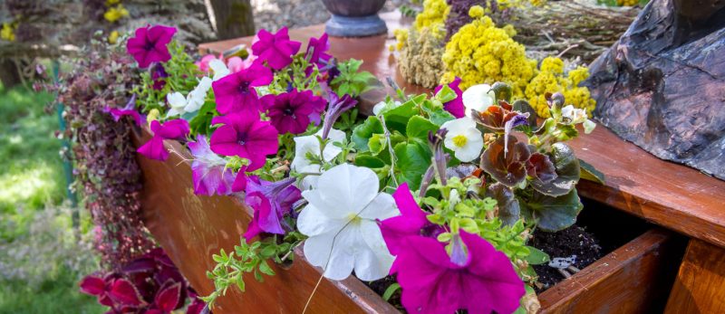 إعادة تدوير القطع القديمة: طرق سهلة لتجديد ديكور بيتك