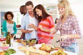 حفل عشاء لا يُنسى في دبي: نصائح لتحقيق التميز