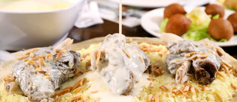 اكتشف خيارات المنسف المتنوعة في مطاعم الفجيرة