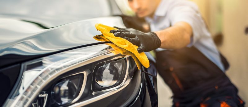 تجنب التلف: أفضل الممارسات في الحفاظ على السيارة بالإمارات