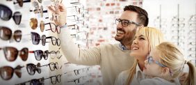 اكتشف تشكيلات النظارات: أفضل محلات النظارات في دبي