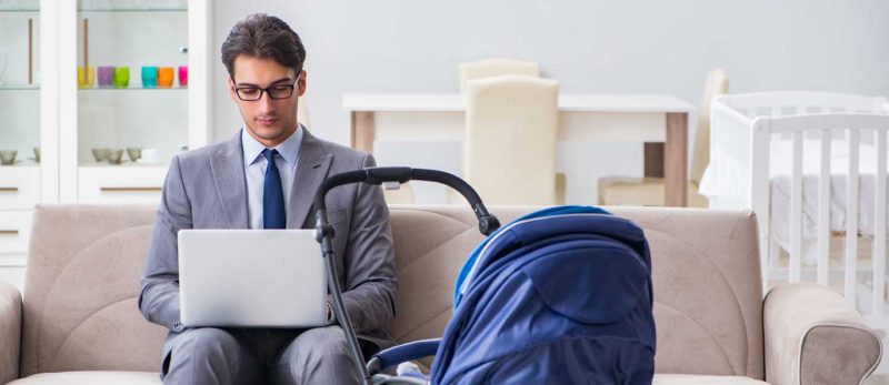 إجازة الأبوة في الإمارات: تعزيز دور الأب في الأسرة