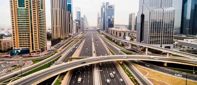 قانون السير والمرور في الإمارات: ضوابط جديدة لاستخراج رخصة القيادة