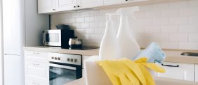 تنظيف المطبخ وتطهيره: للحفاظ على صحة عائلتك