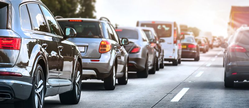 تحديثات حول مخالفة عدم ترك مسافة كافية في أبوظبي: آخر المستجدات والتفاصيل