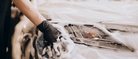 أسعار غسيل السيارات في المنزل في دبي: ما الذي يجب أن تدفعه؟