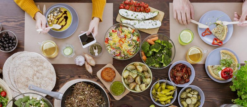 جولة في عالم المطاعم النباتية في دبي: استمتع بأطباق مبتكرة