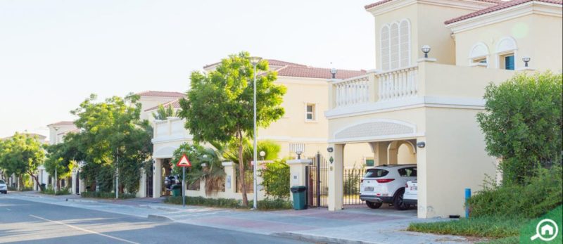 العيش في قرية الجميرا: هل يتناسب مع نمط حياتك؟