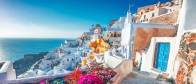 السياحة في سانتوريني: اكتشف التاريخ والجمال الطبيعي