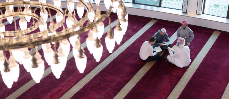 لا تفوتها: حلقات القرآن في رمضان في الإمارات