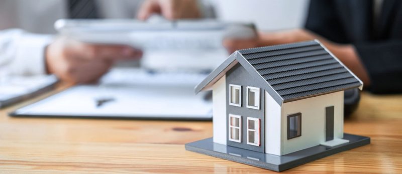 الاستثمار العقاري في أبوظبي: أيهما أفضل التملك الحر أم عقود الاستغلال؟