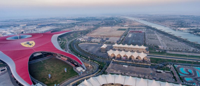 دليل الزائر: استخدام حافلات ياس إكسبرس لاستكشاف معالم جزيرة ياس