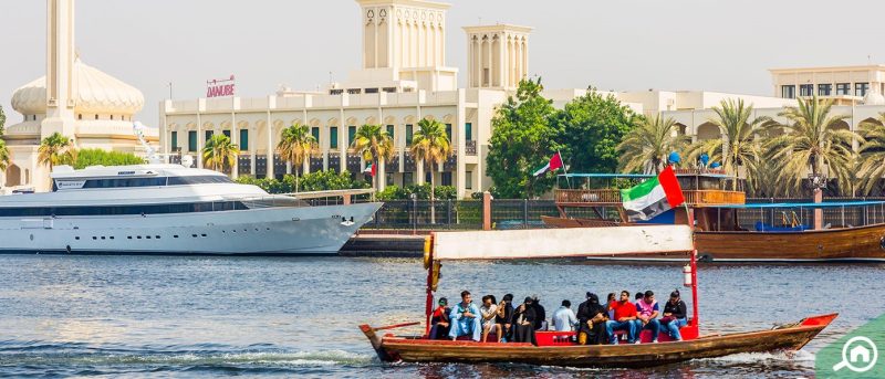 جولة في خور دبي: استمتع بجمال وسحر دبي القديمة
