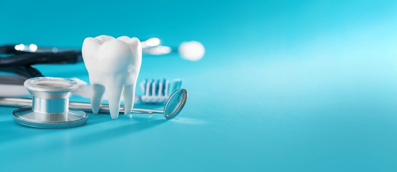 كيف تختار عيادة الأسنان المناسبة في الشارقة؟ نصائح هامة