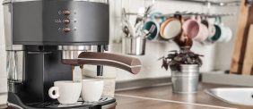 ركن القهوة المنزلي: كيف تصنع قهوة احترافية في منزلك؟