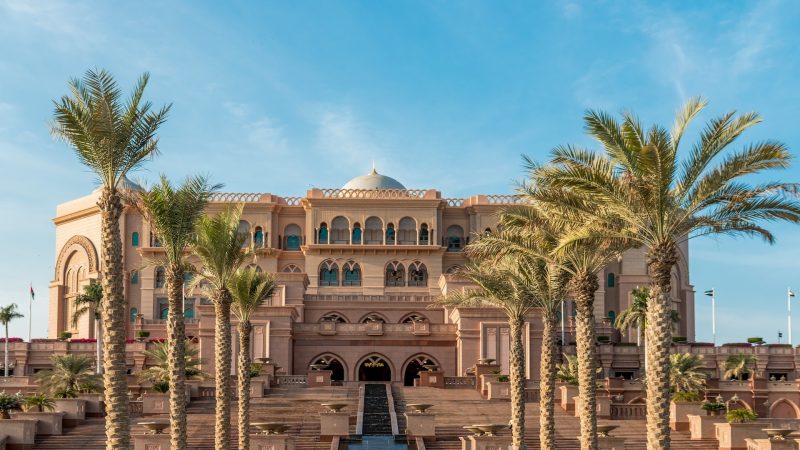 دليلك الشامل لأفضل فنادق أبوظبي الفاخرة وتجاربها