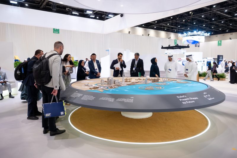 جناح حكومة دبي يقدم صورة بانورامية عن نجاح دبي لتكون المدينة الأفضل والأجمل في العالم