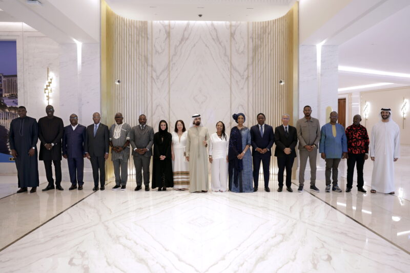 محمد بن راشد يلتقي ضيوف قمة الإمارات وأفريقيا للاستثمار السياحي 2025