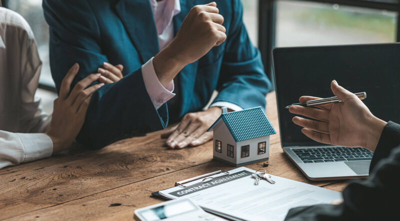 الخبير القانوني: كل ما تحتاج معرفته عن رسوم الخدمات وبدل الاستعمال في دبي