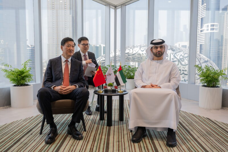 منصور بن محمد يستقبل رئيس اللجنة الأولمبية الصينية مدير عام الهيئة الوطنية العامة للرياضة