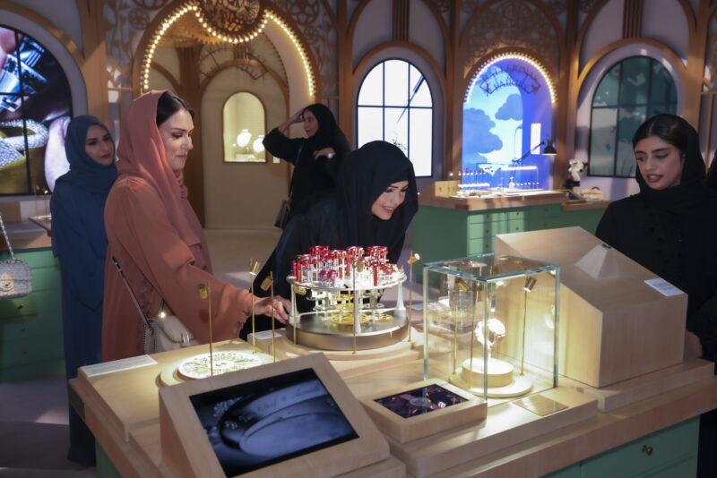 أسبوع الساعات دبي 2025: المستقبل بين يديك