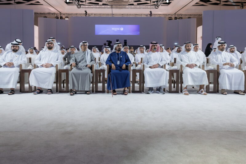 بحضور محمد بن راشد، عمار بن حميد يكرم الفائزين بالنسخة الثانية من جائزة الإمارات للذكاء الاصطناعي