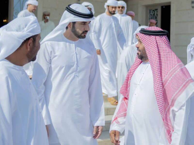 تقديم واجب العزاء في الإمارات: بين الأصالة والمستقبل