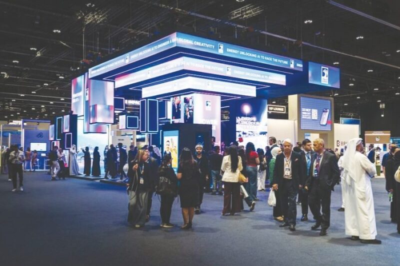 رؤية استدامة: الإمارات مركز إعلامي استثماري يشكل المستقبل