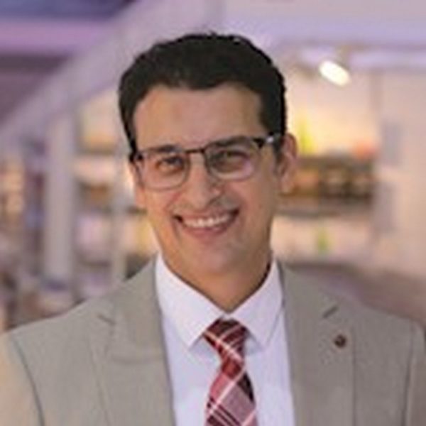 شرائح H200 للصين: استراتيجية واشنطن الجديدة في الحرب التكنولوجية