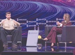 دوري الملوك: مزيج فريد من الألعاب الإلكترونية وكرة القدم الحديثة