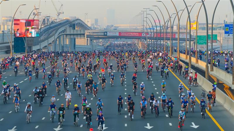 انطلاق تحدي دبي للدراجات الهوائية بمشاركة قياسية بلغت أكثر من 40 ألف مشارك