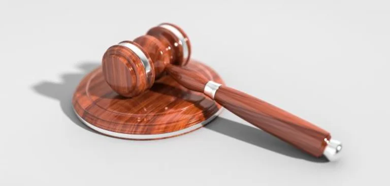 مرشدك القانوني: كل ما يخص القضايا الجنائية في الإمارات