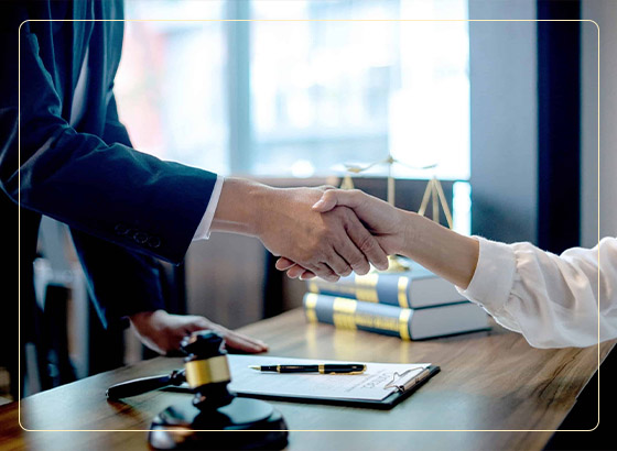 بناء قضية رابحة: أساسيات الدفاع القانوني في دبي