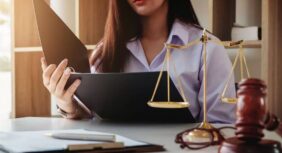 مستقبل الشيكات المرتجعة في الإمارات: الآثار على بيئة الأعمال