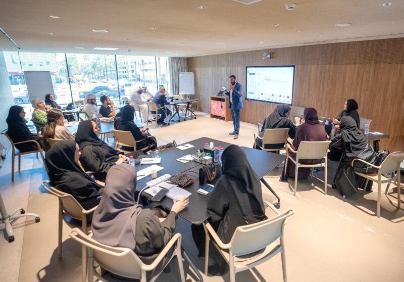 بوابتك للمستقبل: دورات أكاديمية دبي للمستقبل المتقدمة