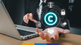 من الطباعة إلى الرقمية: تطورات وضرورة حماية حقوق المؤلف الرقمية