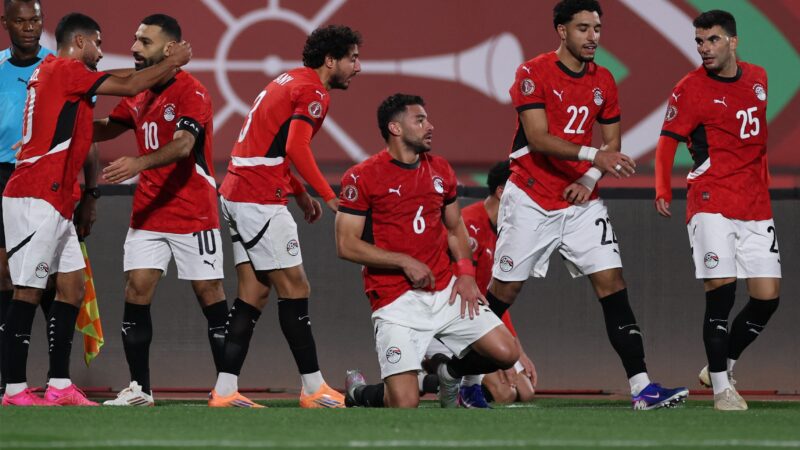 لقطة محمد شحاتة الإنسانية: تذكير بأن الرياضة قيم وأخلاق